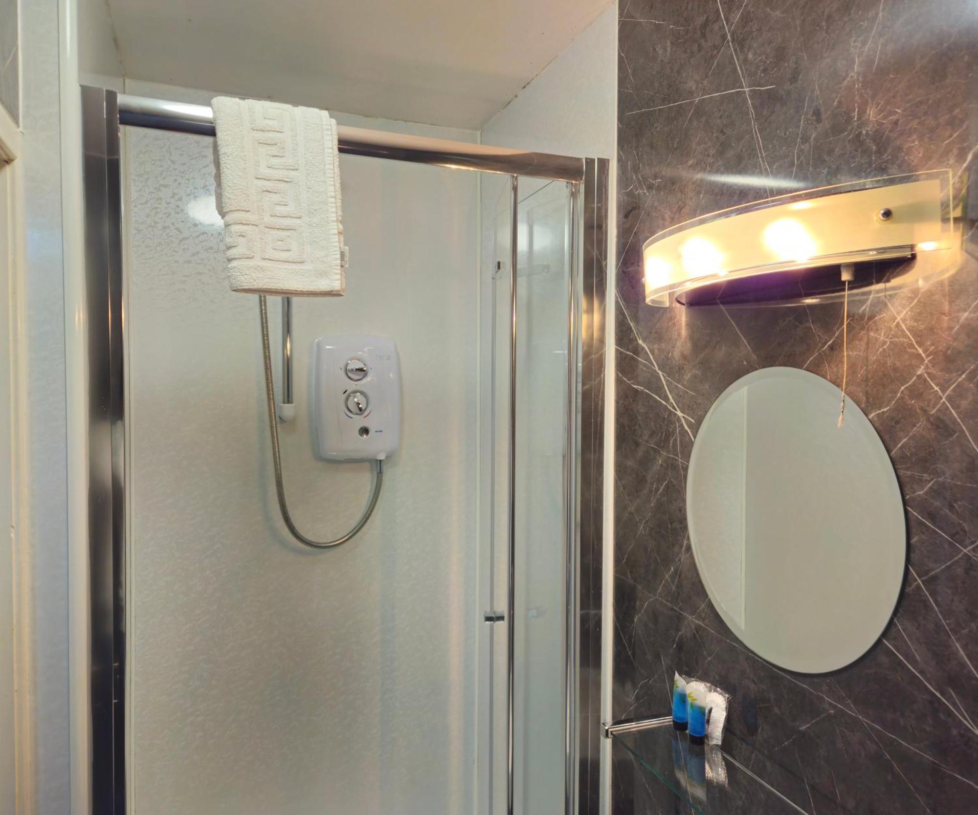 The County Hotel - Self Check-In, Ultra Fast Wi-Fi, Free Parking, Central Location เซลเคิร์ค ภายนอก รูปภาพ